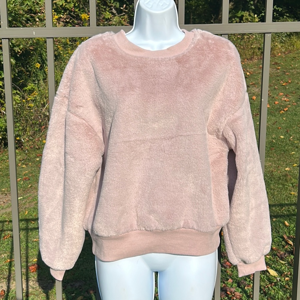NWT Soft Faux Fur Mauve Crewneck Sweatshirt by Wild Fable Size M